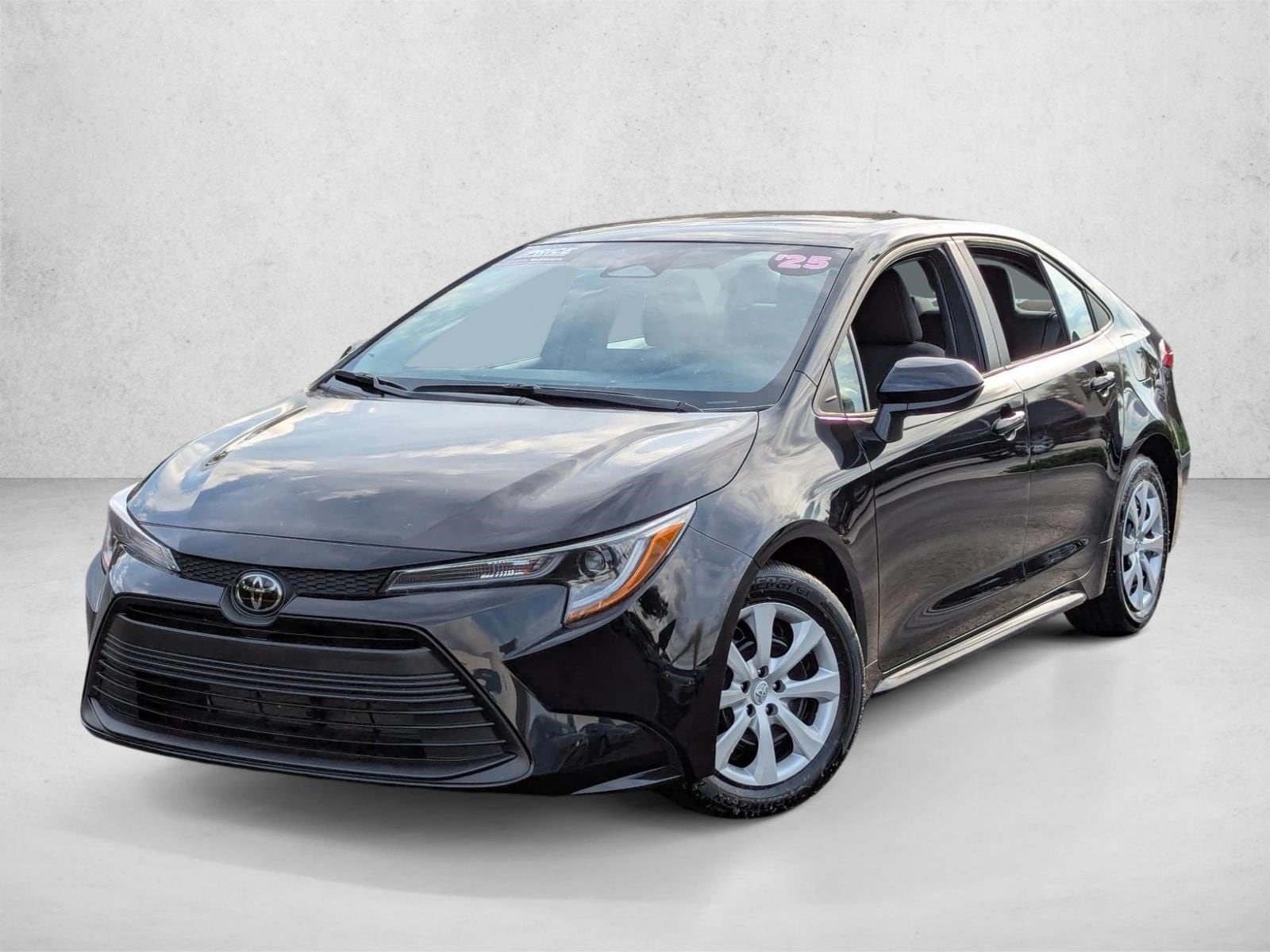 2025 Toyota Corolla LE's photo