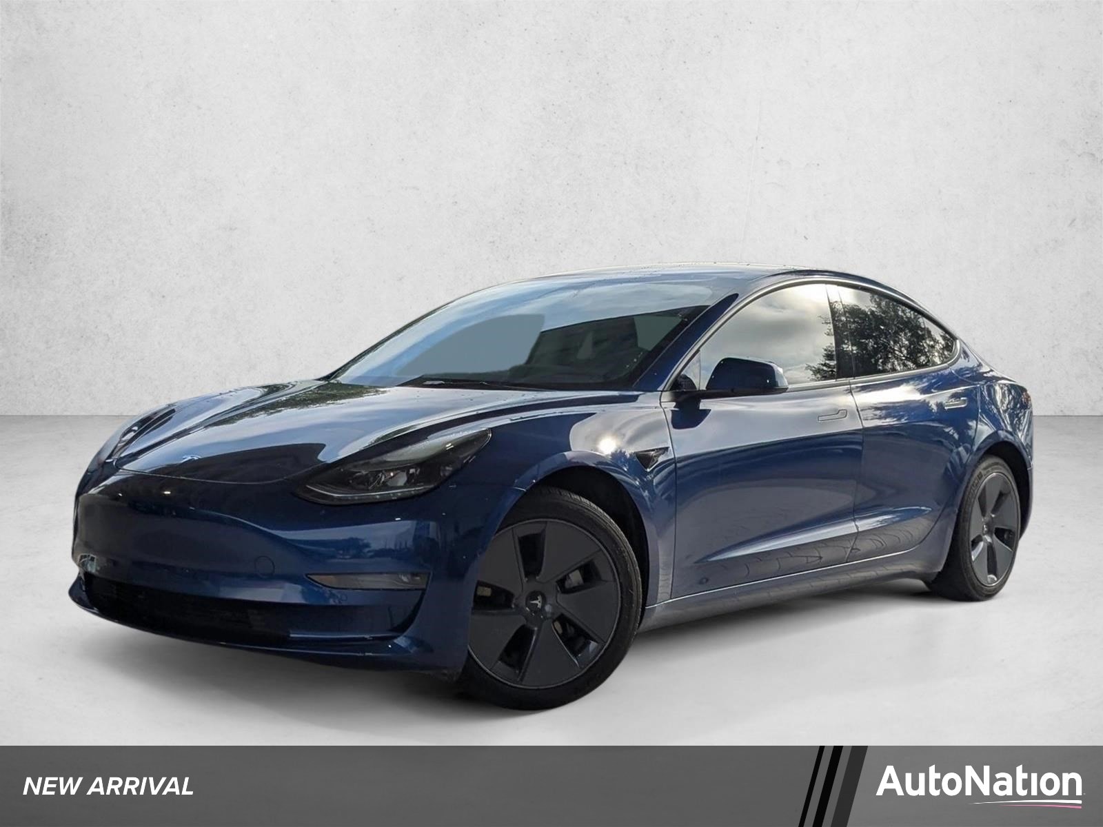 2022 Tesla Model 3 Standard Range Plus's photo