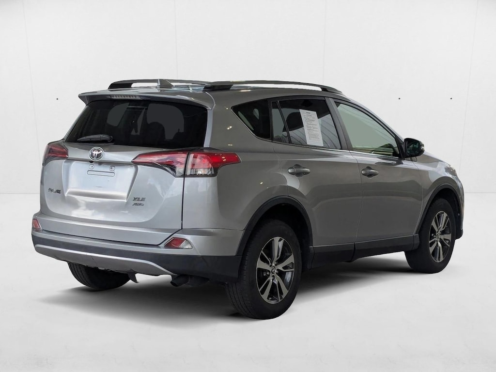 2018 Toyota RAV4 XLE photo 2