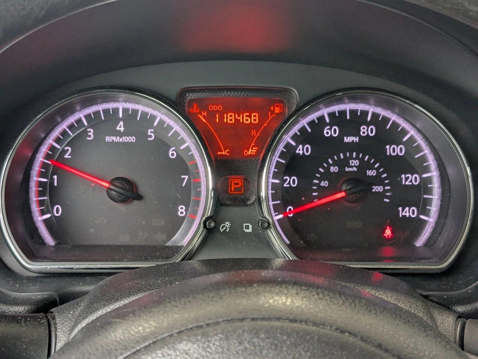 2013 Nissan Versa SV photo 3