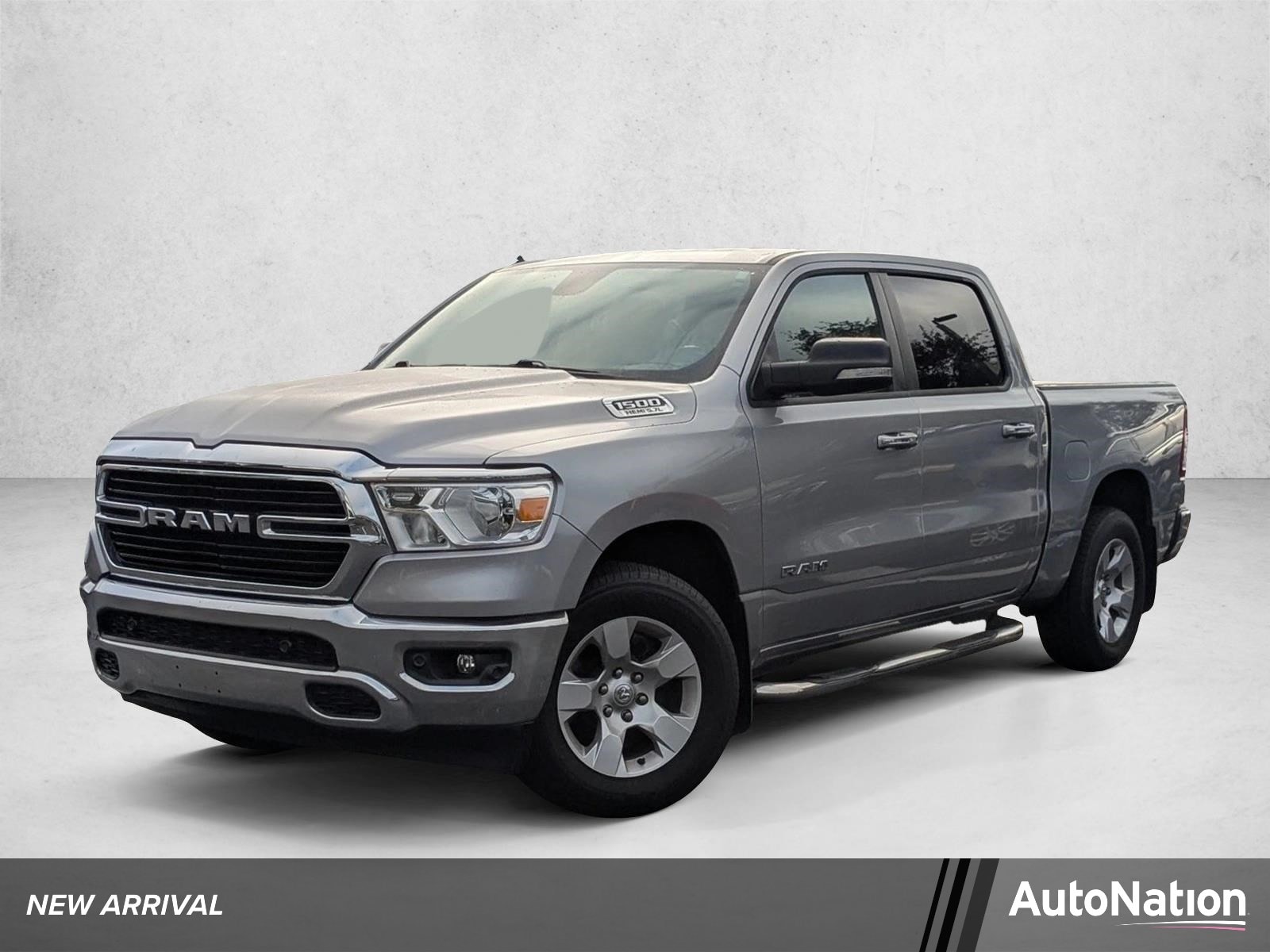 2020 RAM 1500 Big Horn/Lone Star 4x4 Crew Cab 5'7's photo