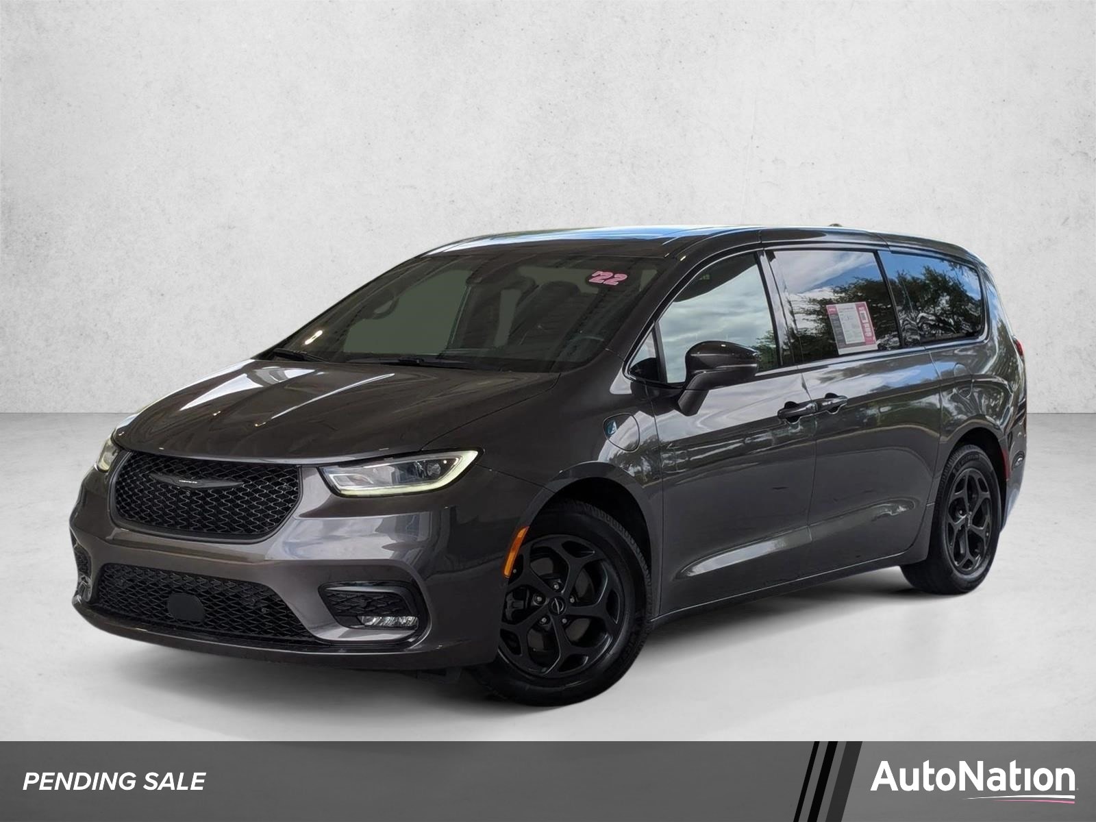 2022 Chrysler Pacifica Hybrid Limited Hybrid's photo