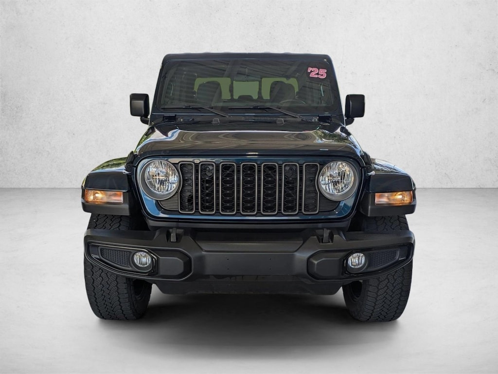 Used 2025 Jeep Gladiator Nighthawk Crew Cab Pickup