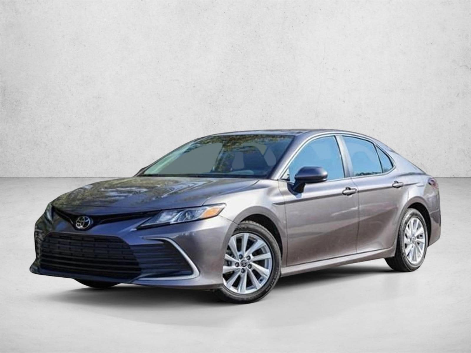 2024 Toyota Camry LE's photo