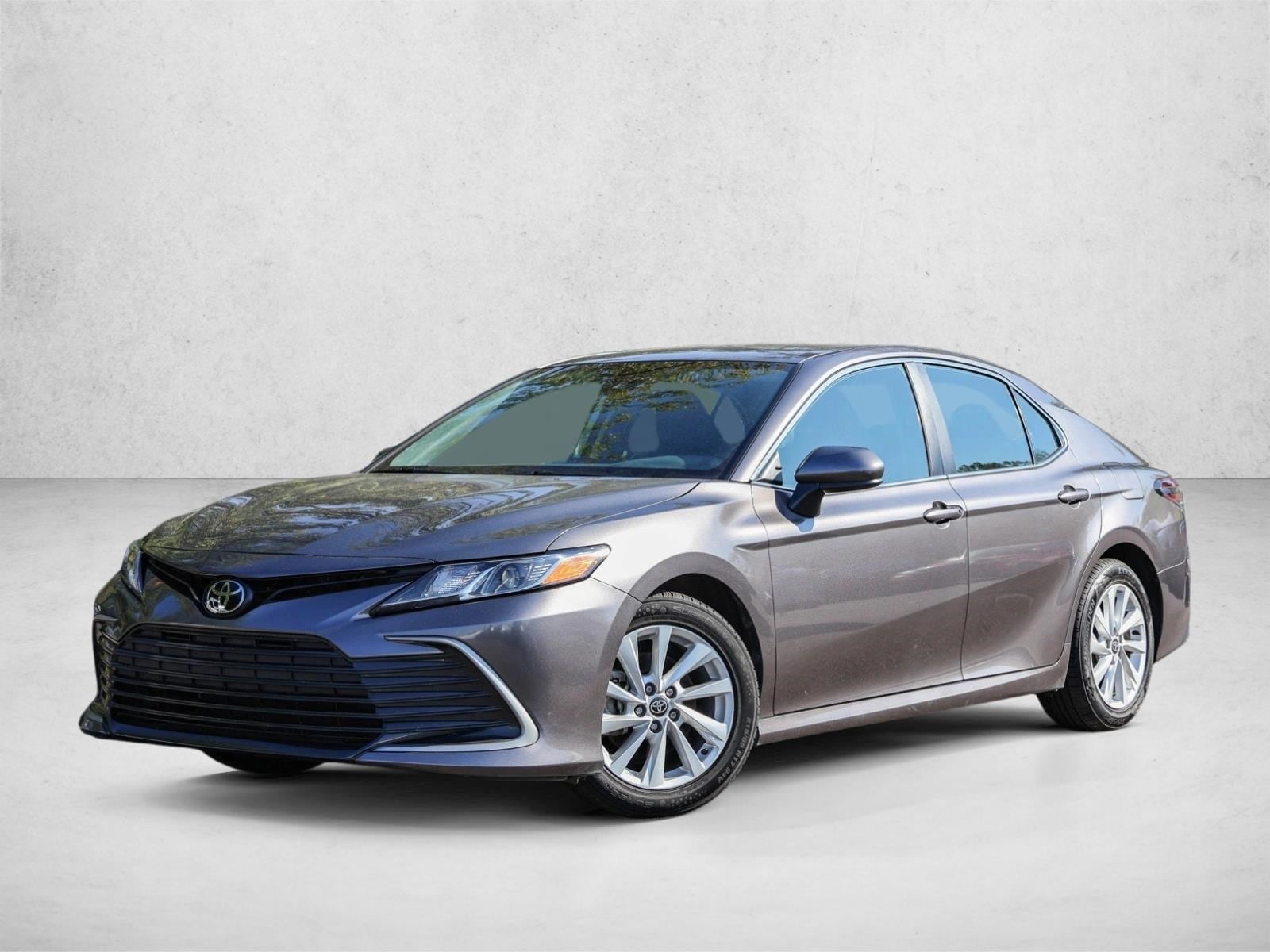 2024 Toyota Camry LE's photo