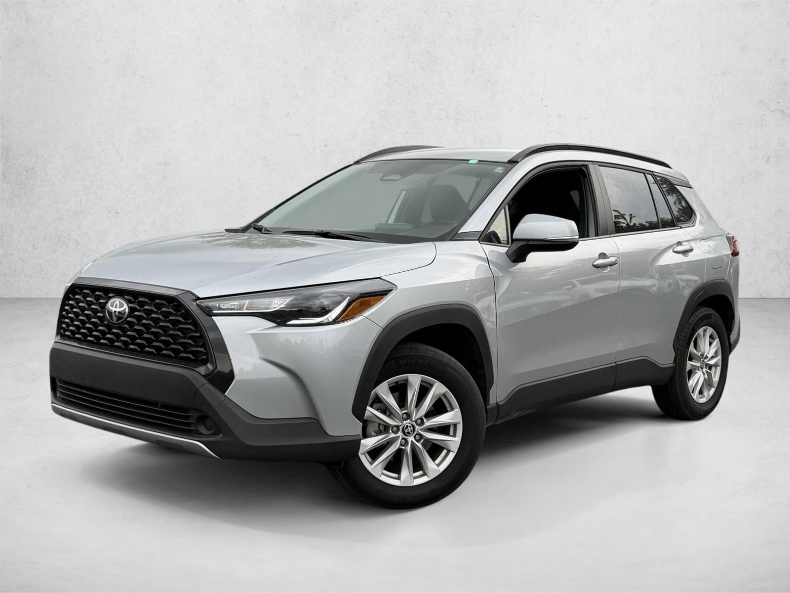 2024 Toyota Corolla Cross LE's photo