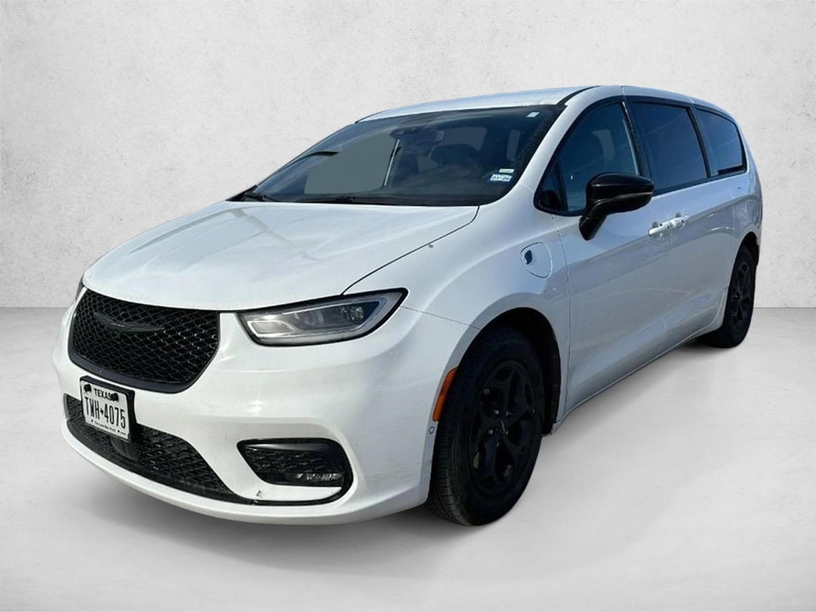 2024 Chrysler Pacifica PHEV Select's photo