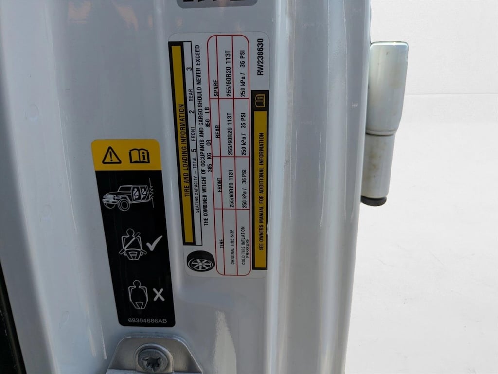 2024 Jeep Wrangler 4xe Sahara photo 2