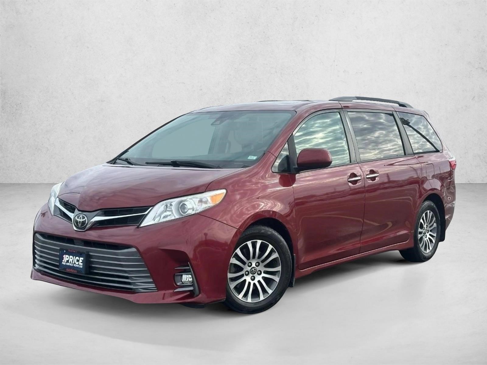 2018 Toyota Sienna XLE Premium's photo