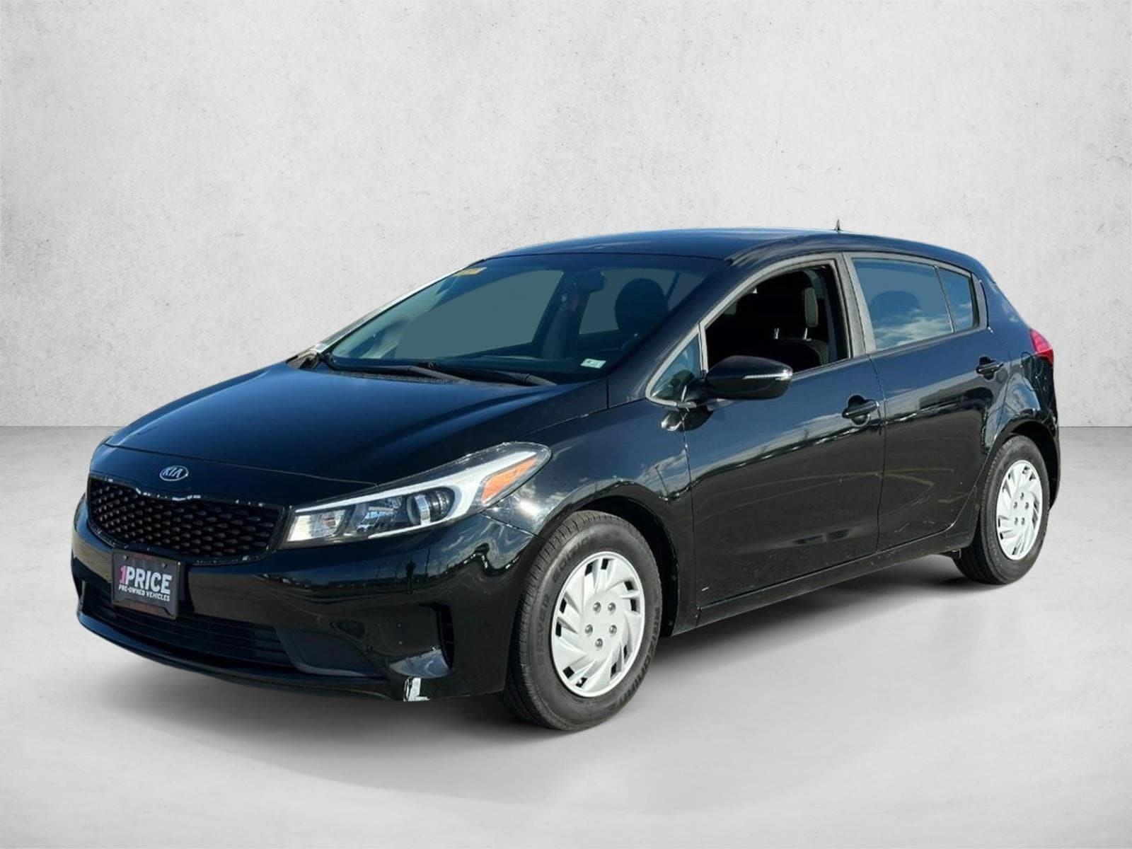 2017 Kia Forte5 LX's photo