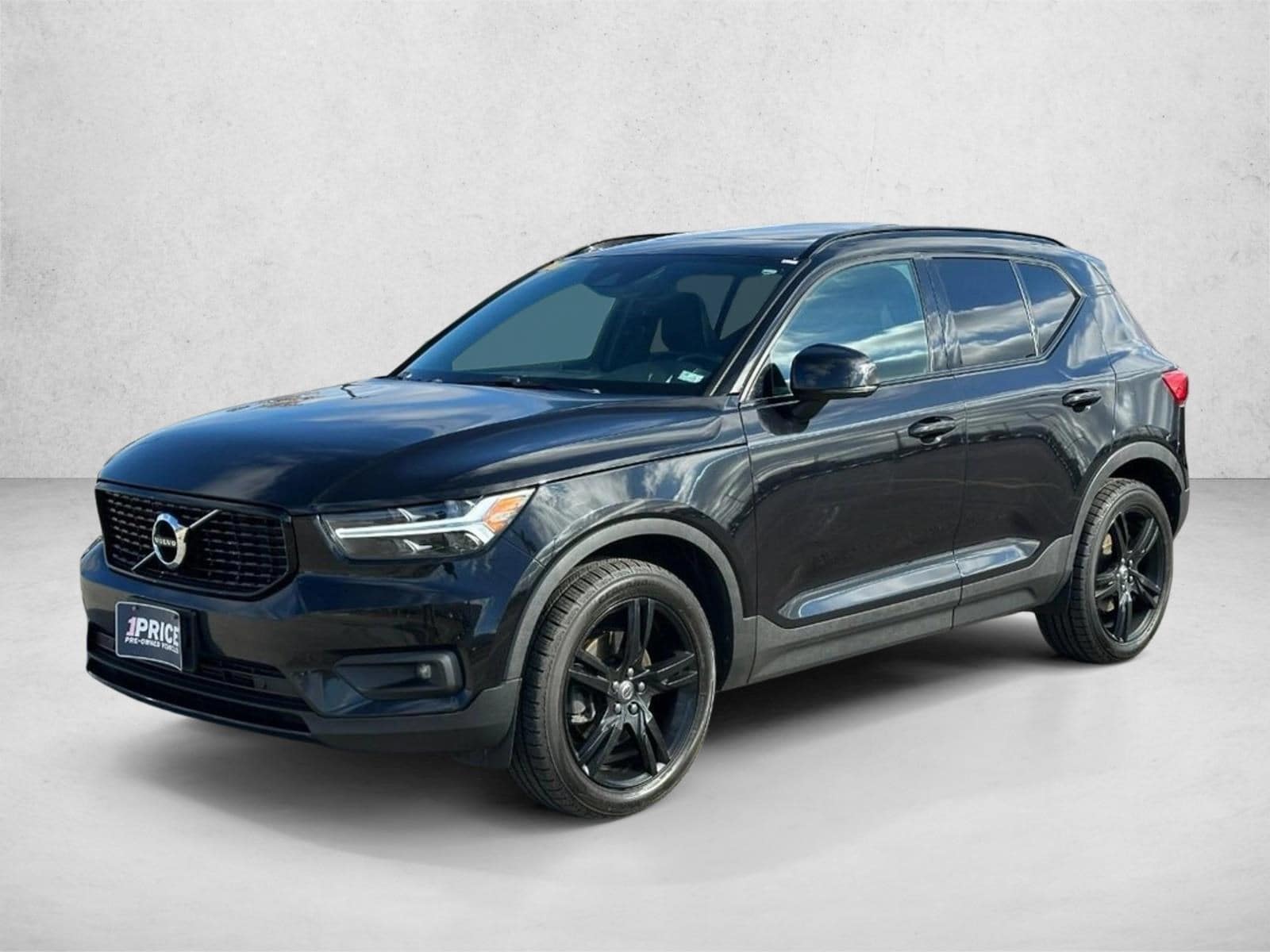 2020 Volvo XC40 R-Design's photo