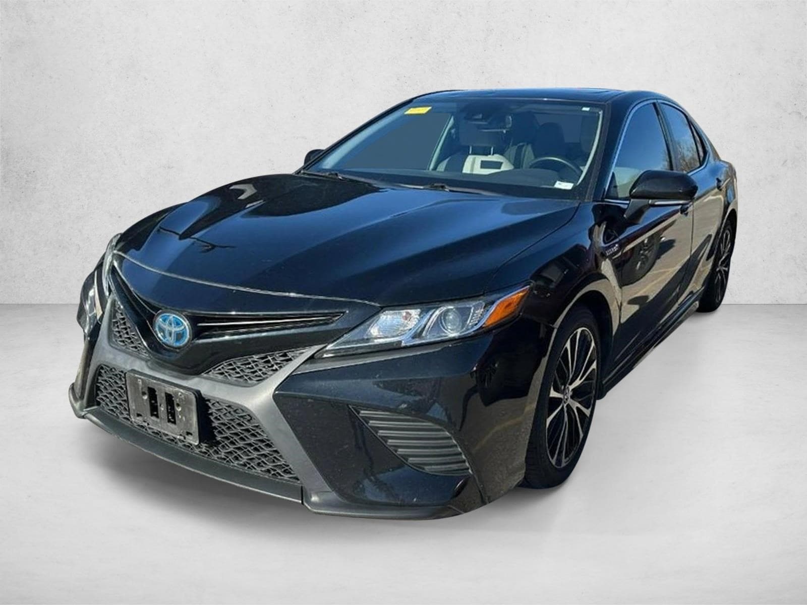 2020 Toyota Camry SE's photo