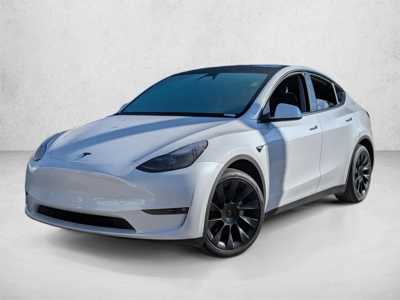 2024 Tesla Model Y Long Range's photo