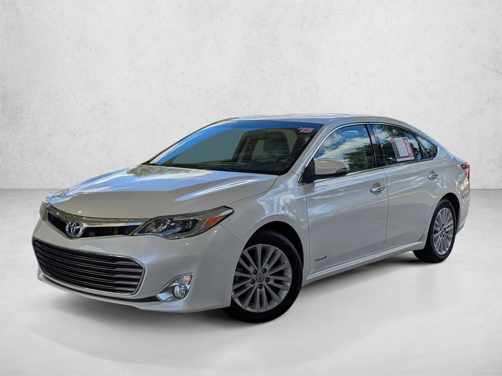 2015 Toyota Avalon Limited Hybrid's photo