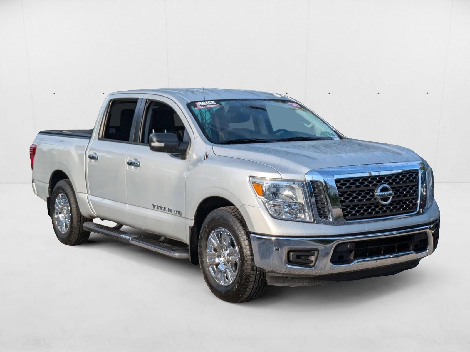 2018 Nissan Titan SV Crew Cab photo 3