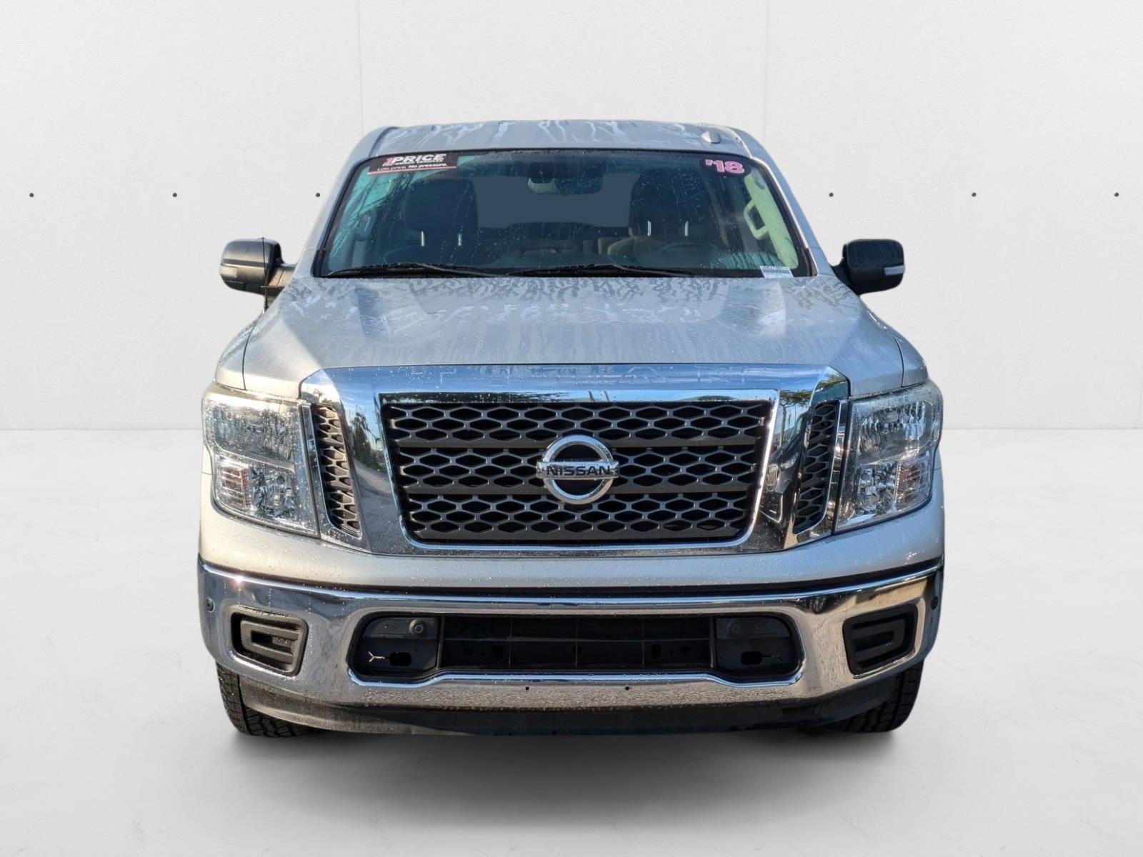 2018 Nissan Titan SV Crew Cab photo 2