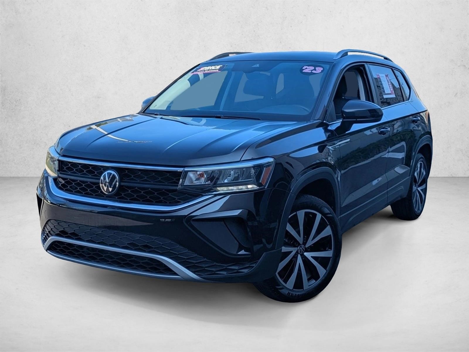 2024 Volkswagen Taos SE's photo