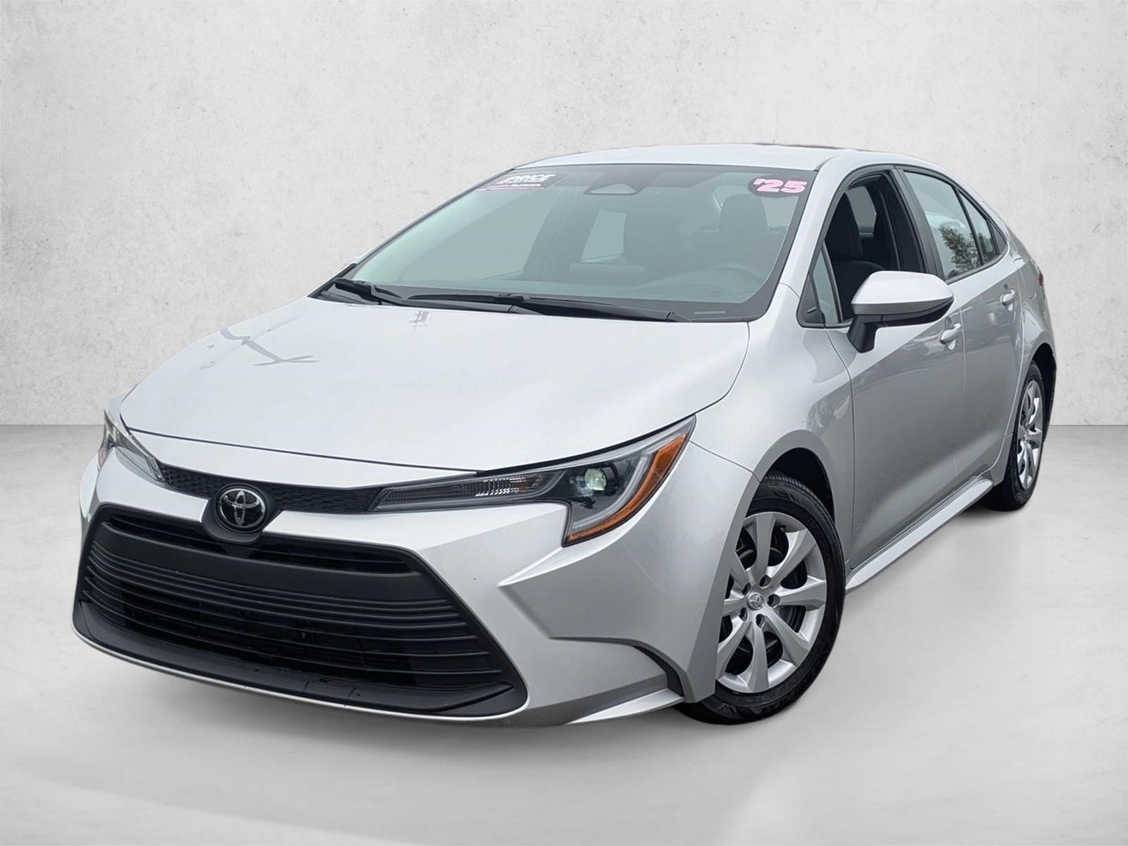 2025 Toyota Corolla LE's photo