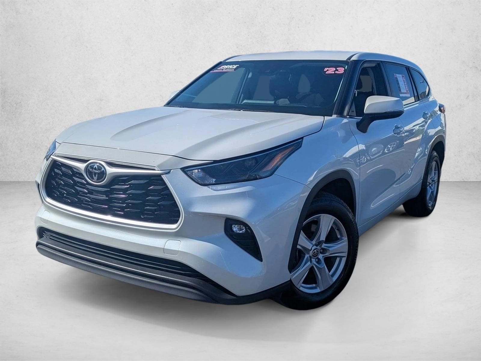 2023 Toyota Highlander LE's photo