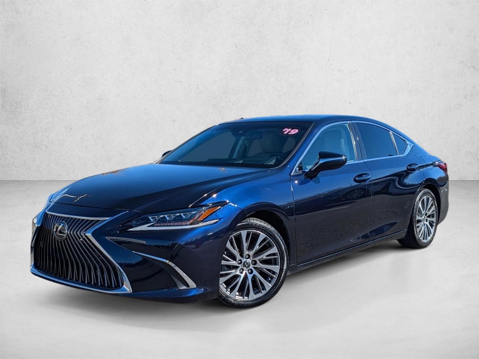 2019 Lexus ES 350's photo