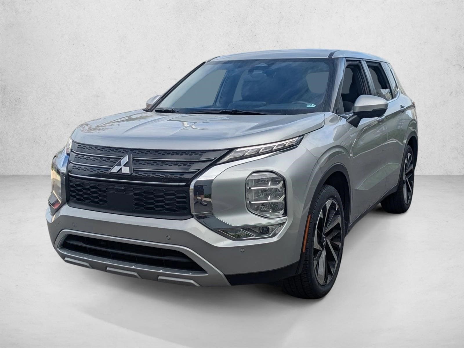 2024 Mitsubishi Outlander SE's photo