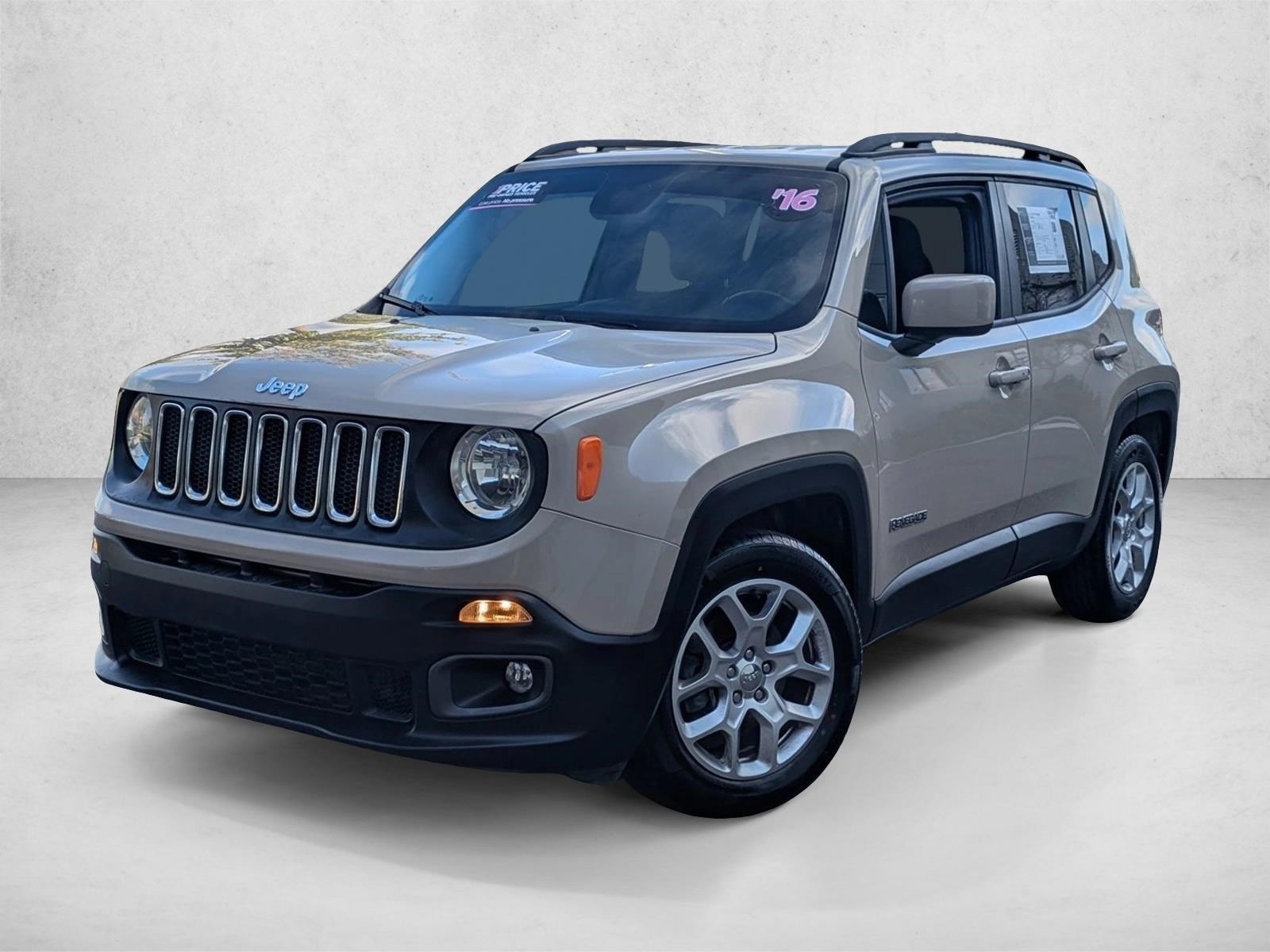 2016 Jeep Renegade Latitude's photo