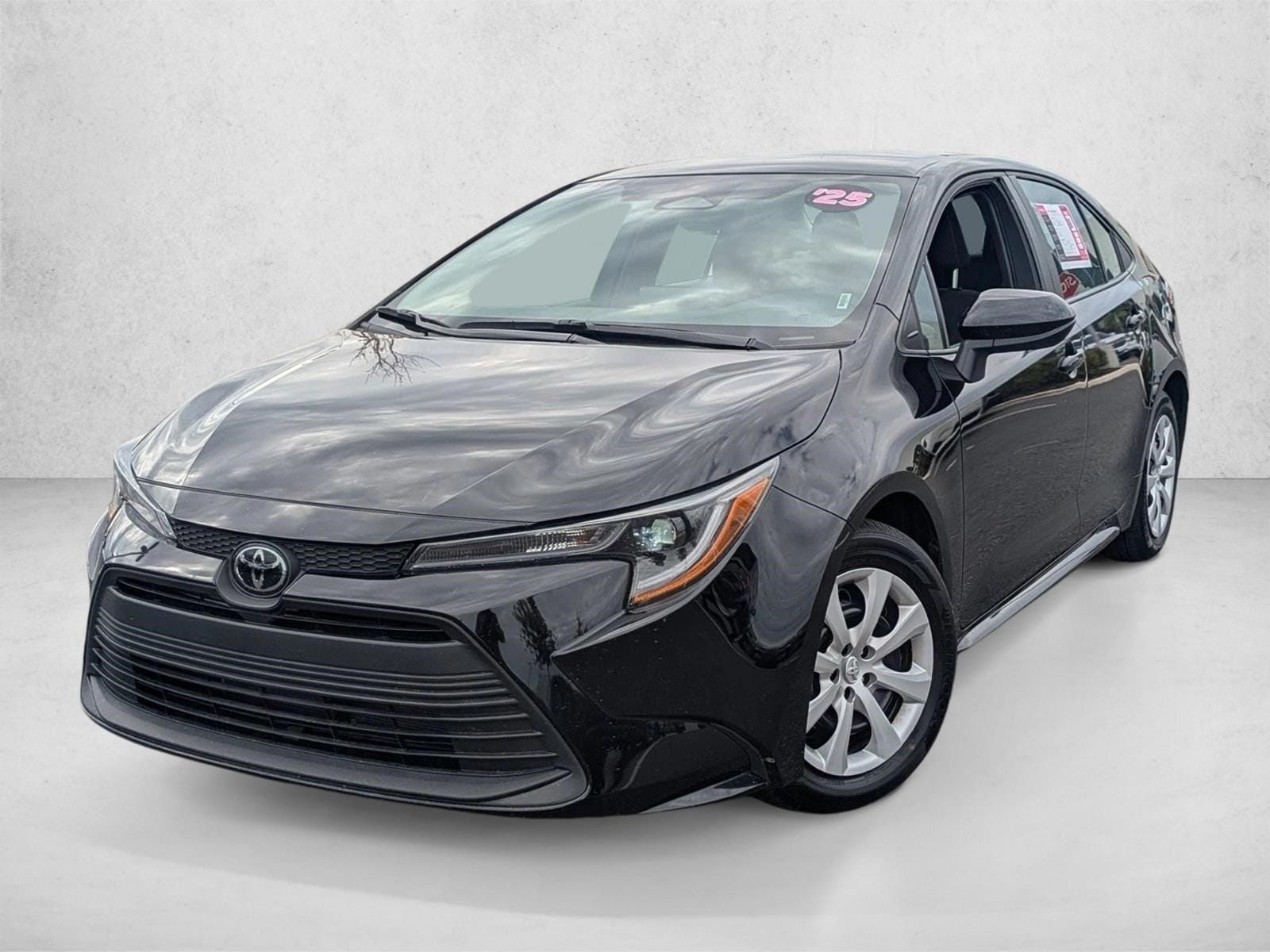 2025 Toyota Corolla LE's photo