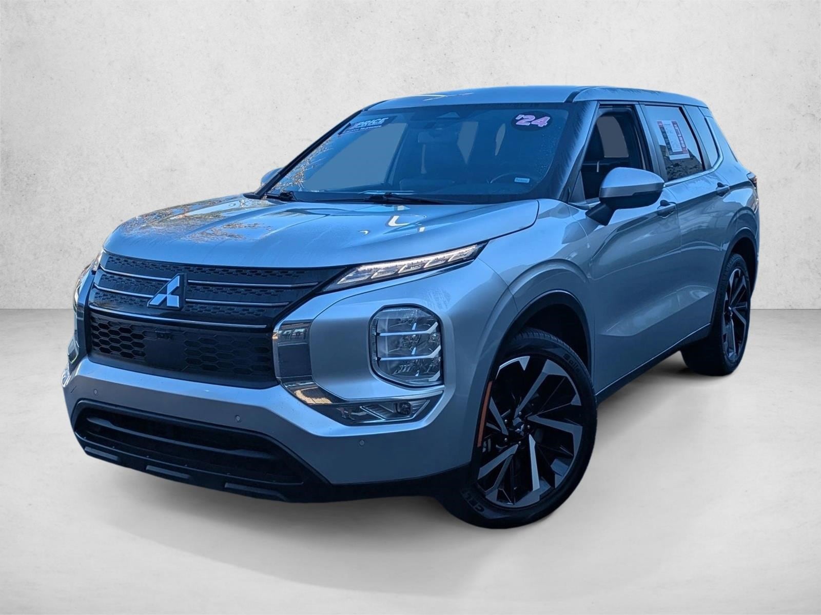 2024 Mitsubishi Outlander SE's photo