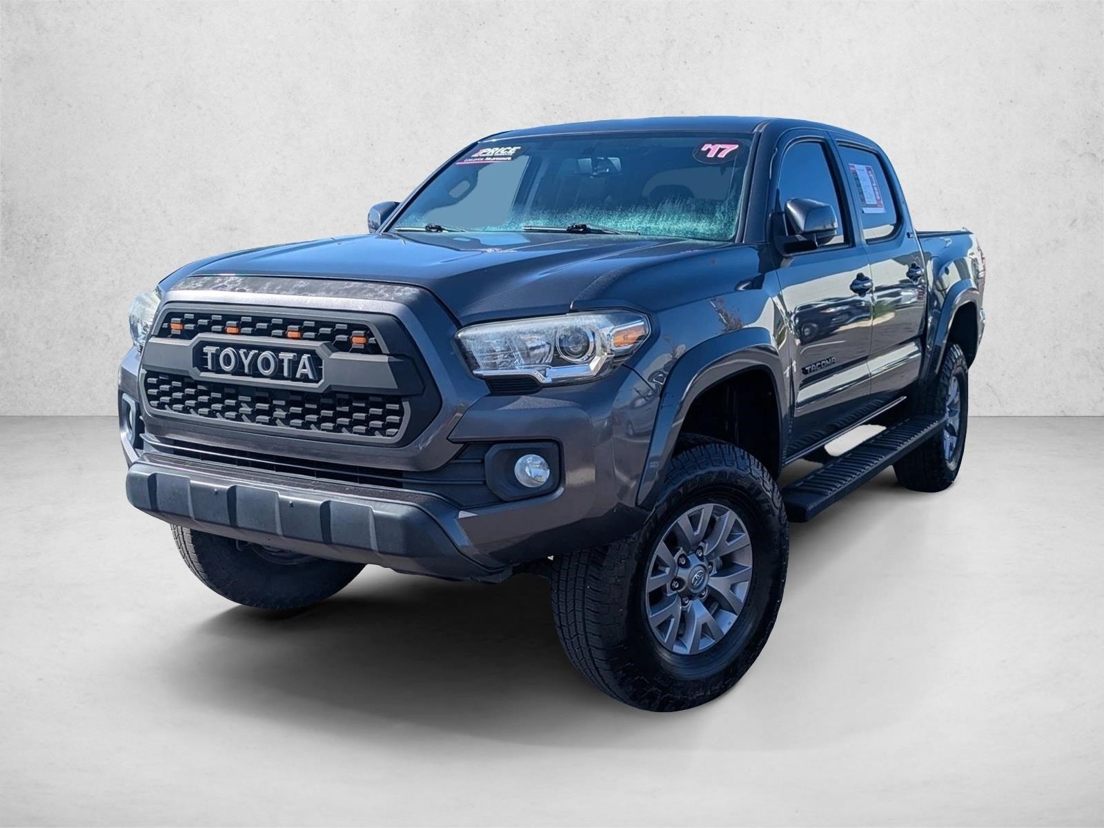 2017 Toyota Tacoma SR5's photo