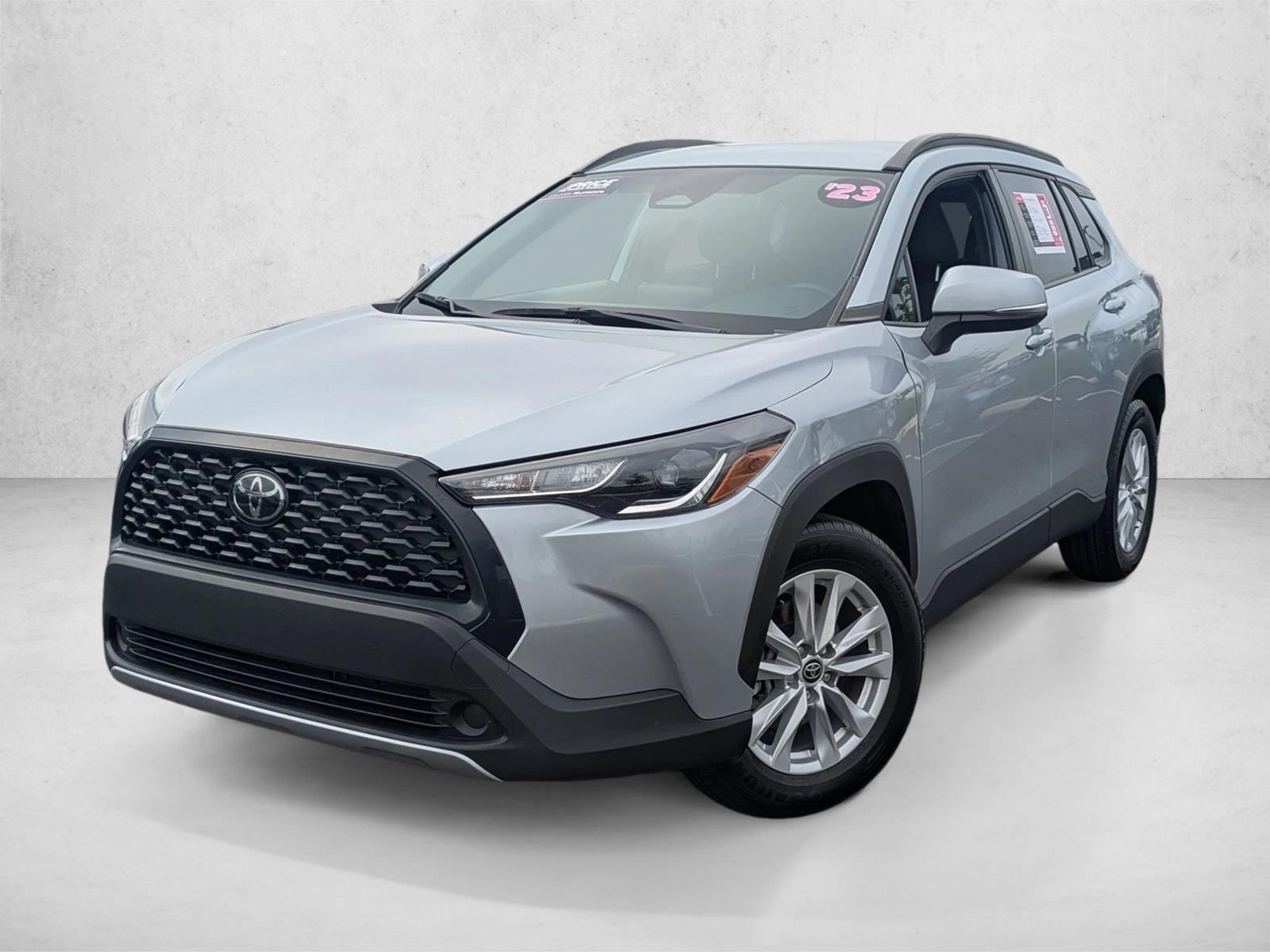 2023 Toyota Corolla Cross LE's photo