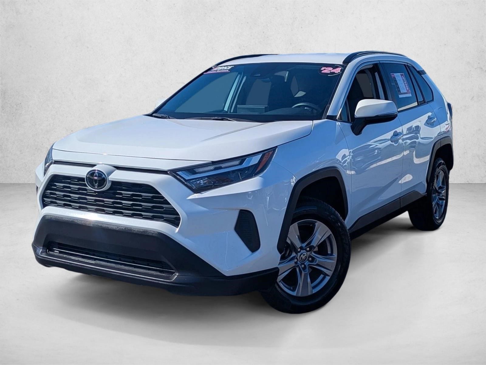 2024 Toyota RAV4 XLE's photo