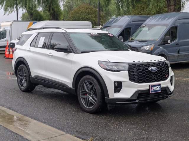 2025 Ford Explorer ST photo 2