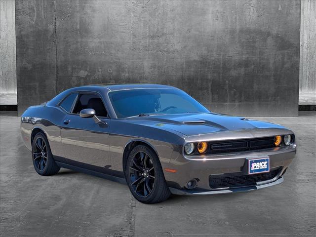2017 Dodge Challenger SXT photo 3
