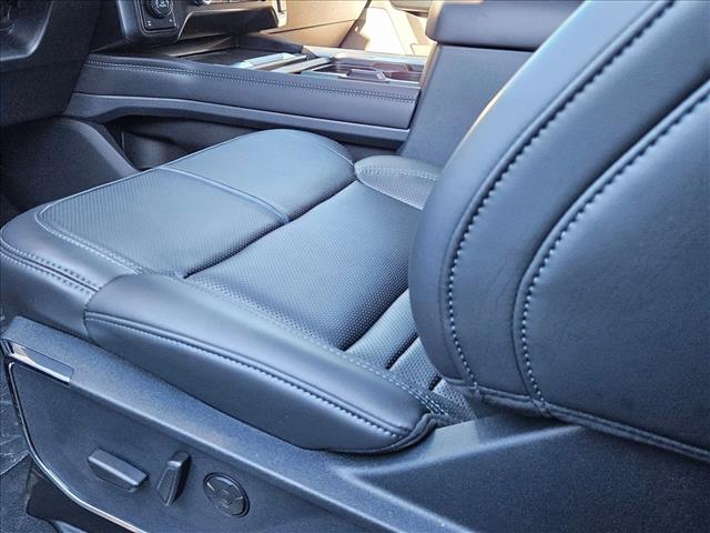 2025 Ford F-350 Platinum photo 4