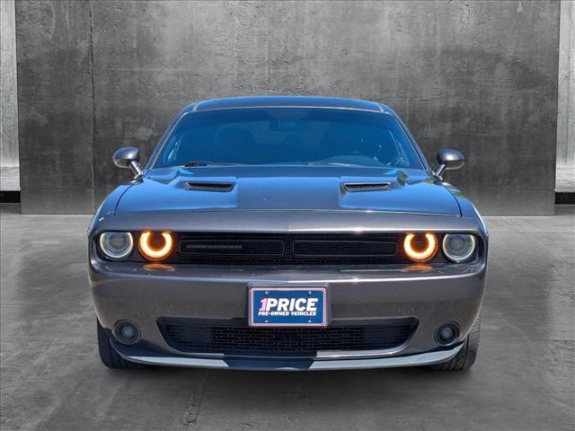 2017 Dodge Challenger SXT photo 2