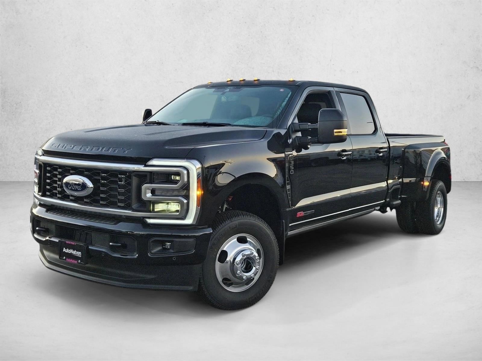 2026 Ford F-350 Super Duty Platinum's photo
