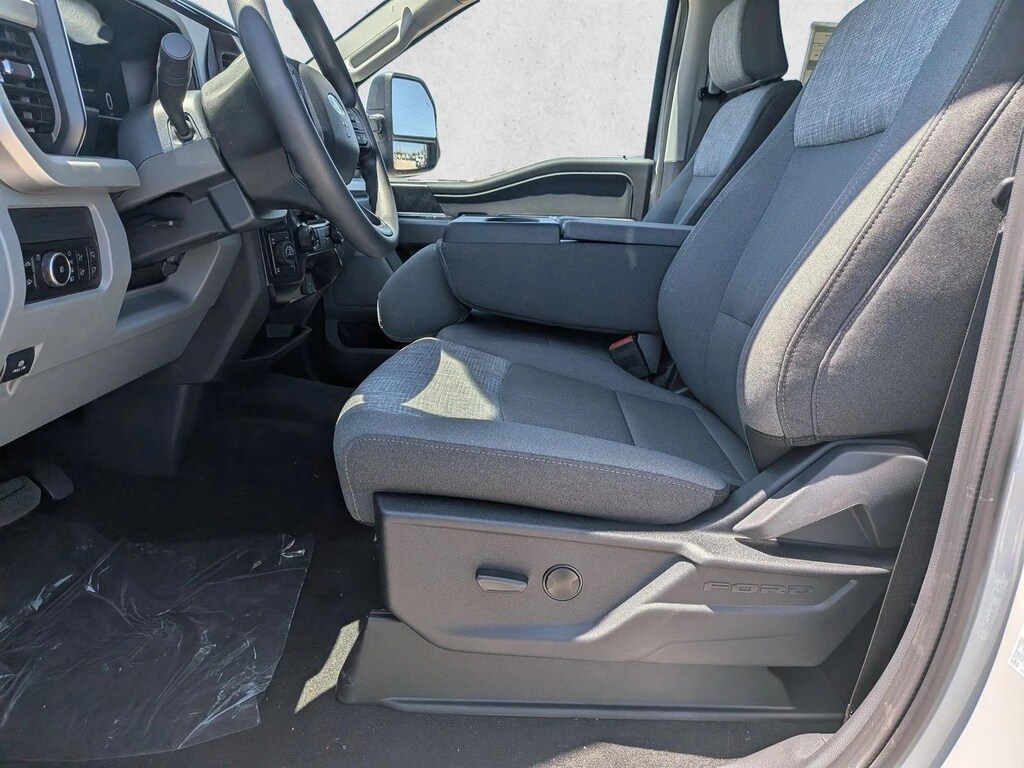 New 2026 Ford F-250 XLT Truck Crew Cab