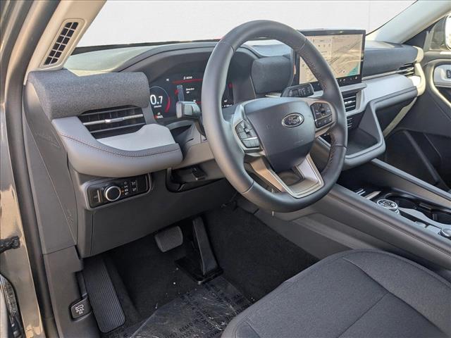 2025 Ford Explorer photo 3