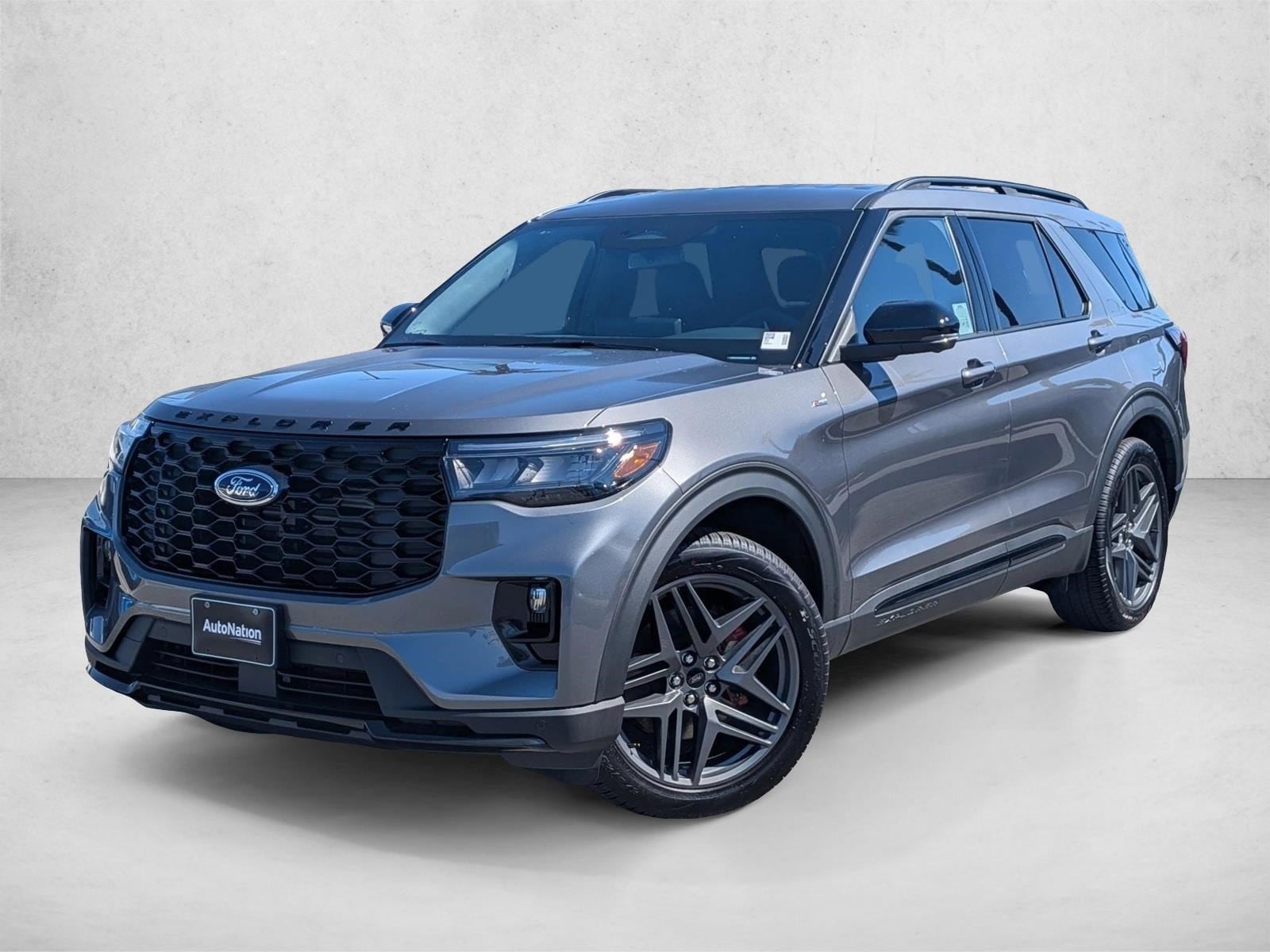 2025 Ford Explorer ST-LINE's photo