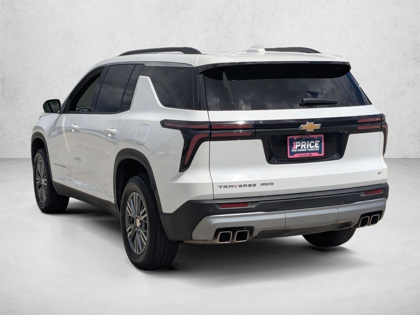 2024 Chevrolet Traverse AWD LT photo 3