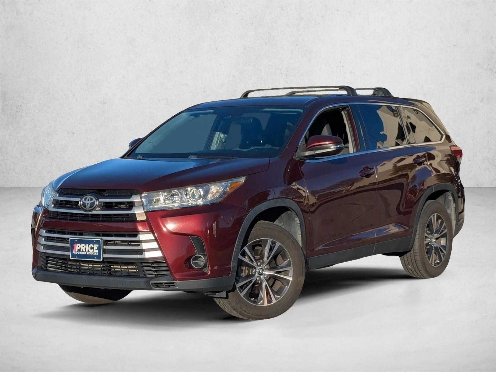 2019 Toyota Highlander LE's photo