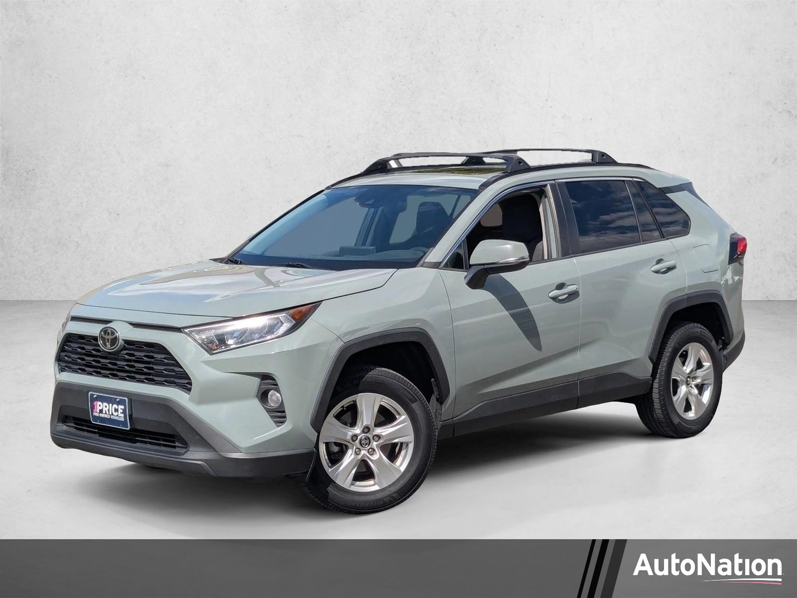2021 Toyota RAV4 XLE FWD's photo