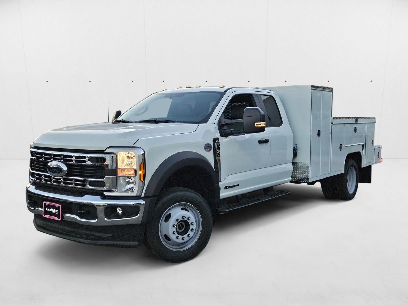 2025 Ford F-550 Super Duty Chassis Cab XL's photo