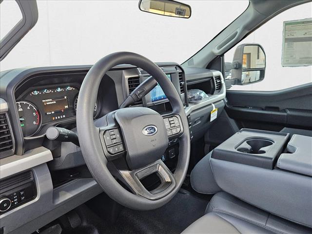 2025 Ford F-350 XL photo 3