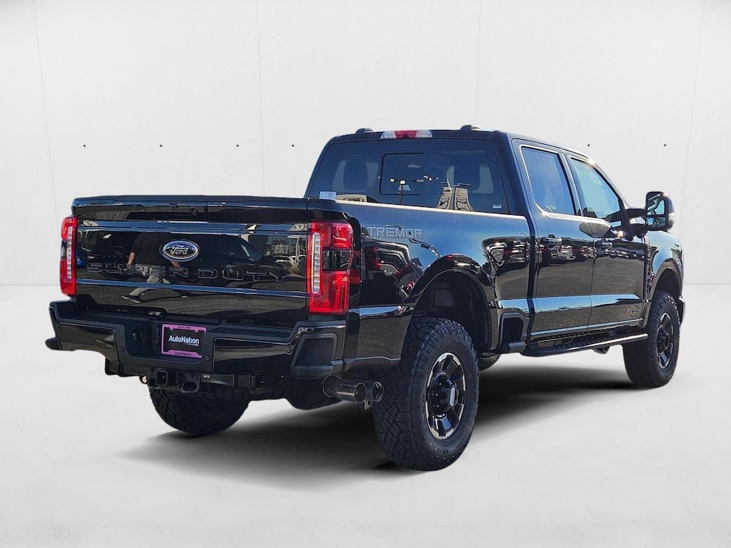 New 2025 Ford F-350 LARIAT Truck Crew Cab