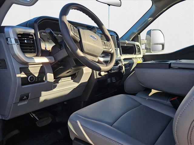 2025 Ford F-550 XL photo 3