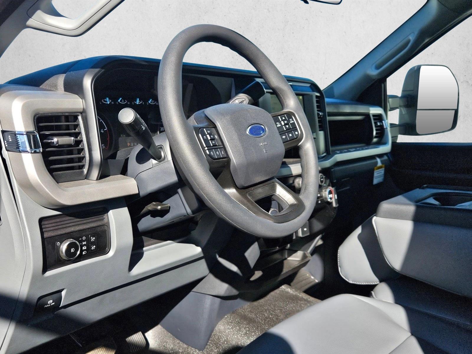2025 Ford F-550 Super Duty Chassis Cab XL - Photo 3