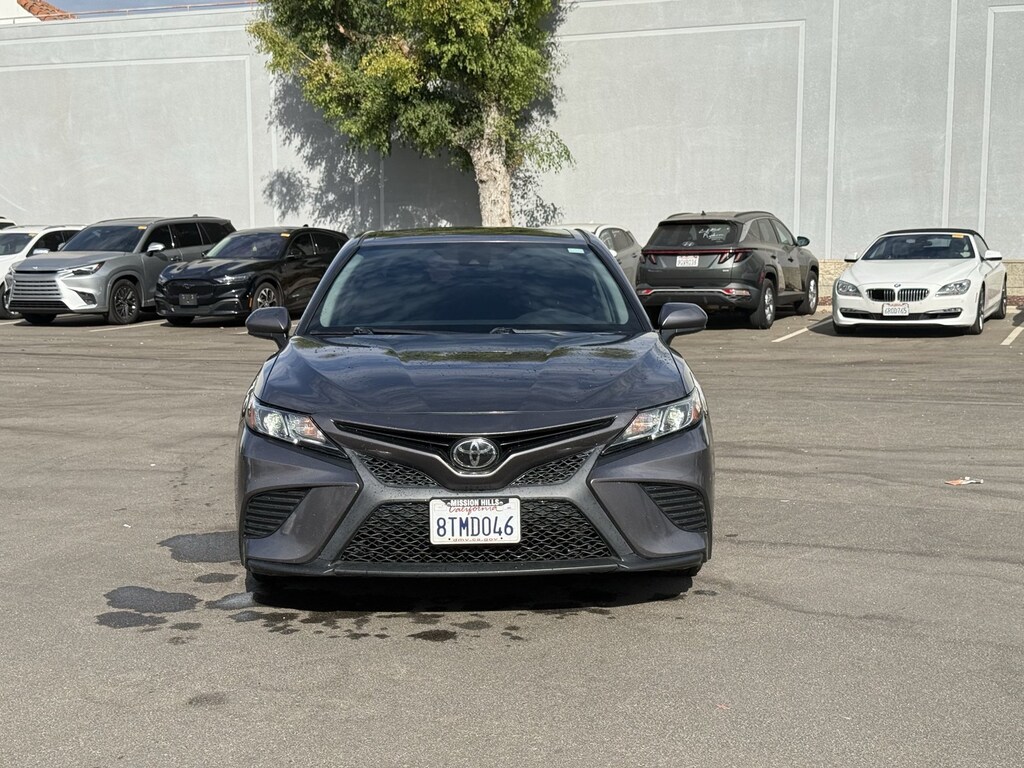 Used 2020 Toyota Camry SE Sedan