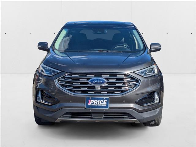 2019 Ford Edge Titanium photo 2