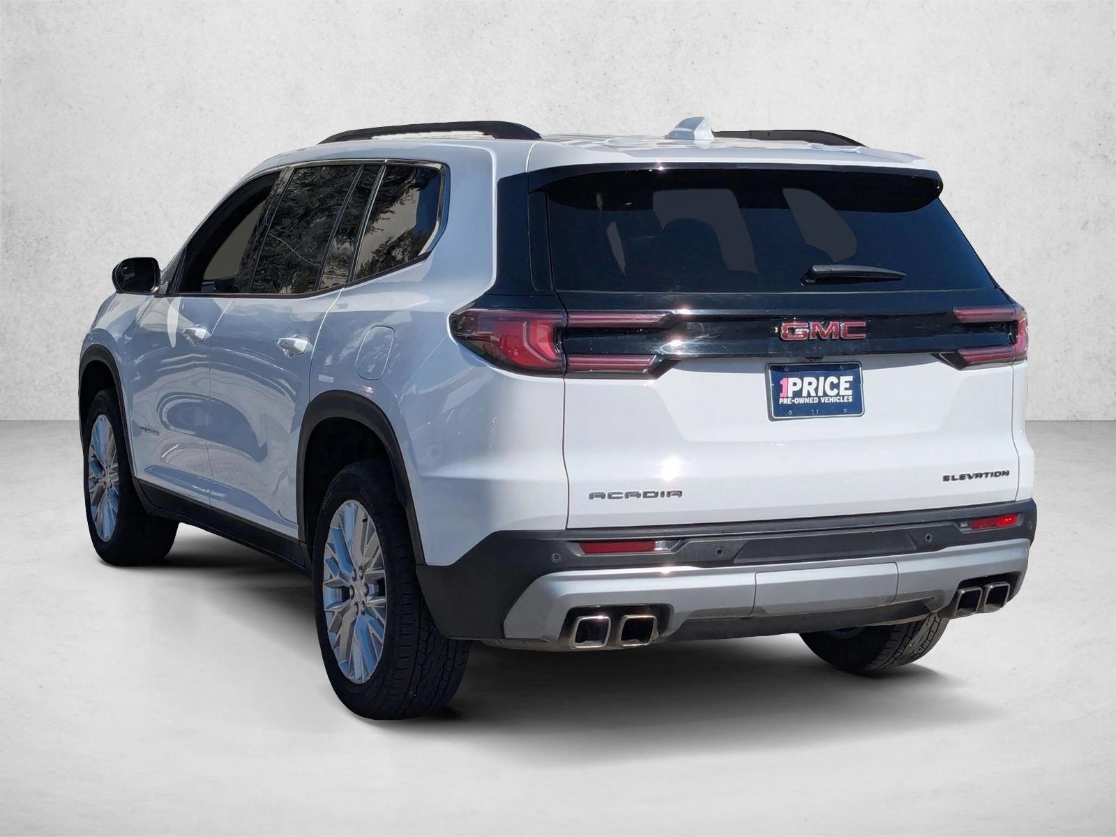 2024 GMC Acadia FWD Elevation photo 3